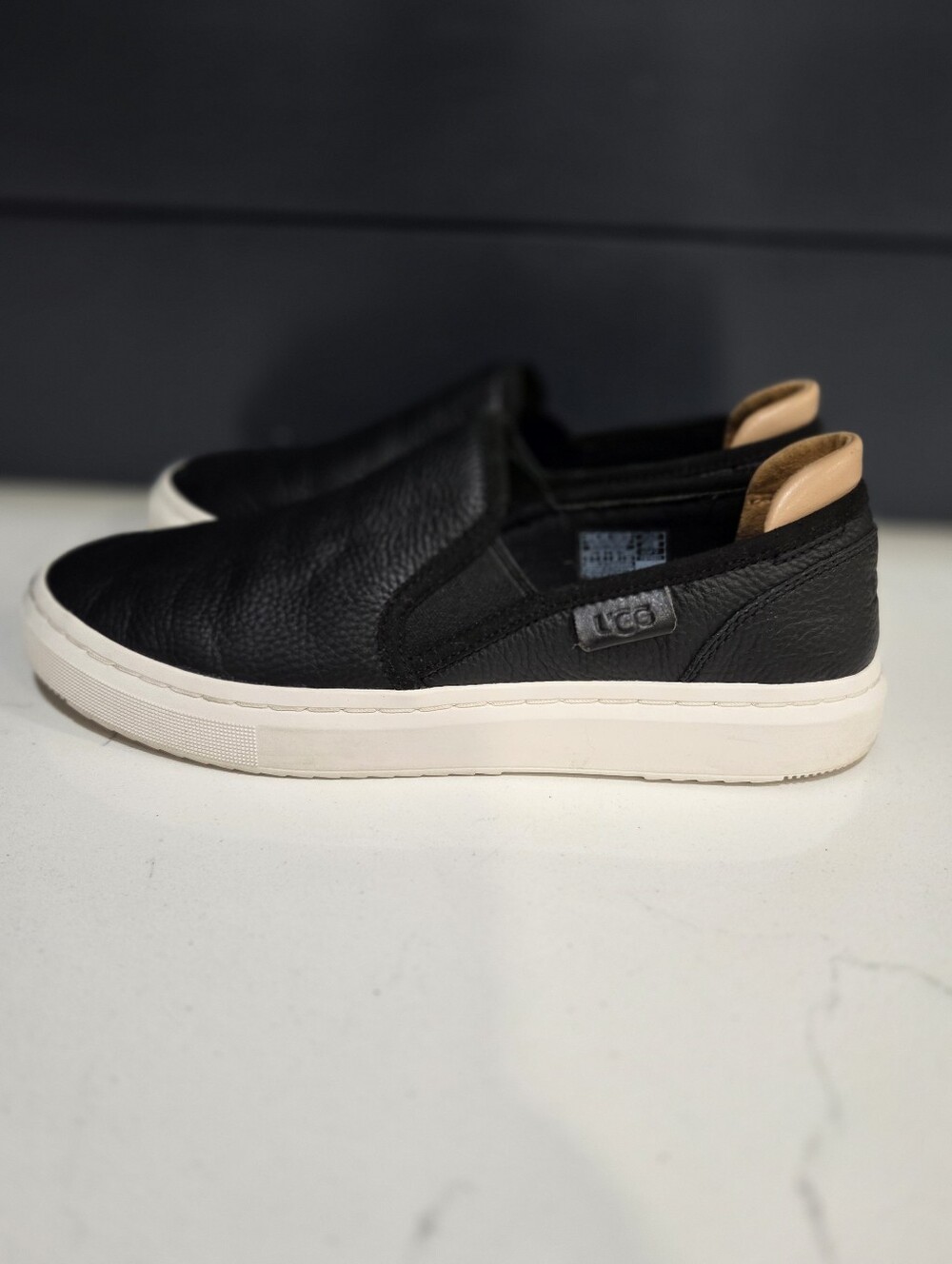 Ugg Alameda Slip On Black Pebbled Leather Sneaker Size 8 - Picture 3 of 9